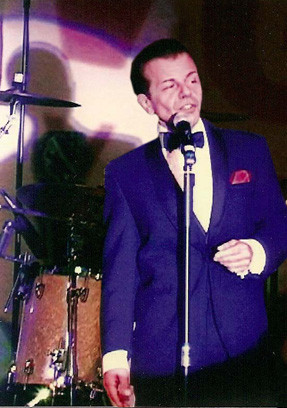 Frank Sinatra Sound-a-Like on Stage